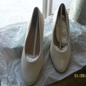 9.2.5 So Soft Bone 2" Heels